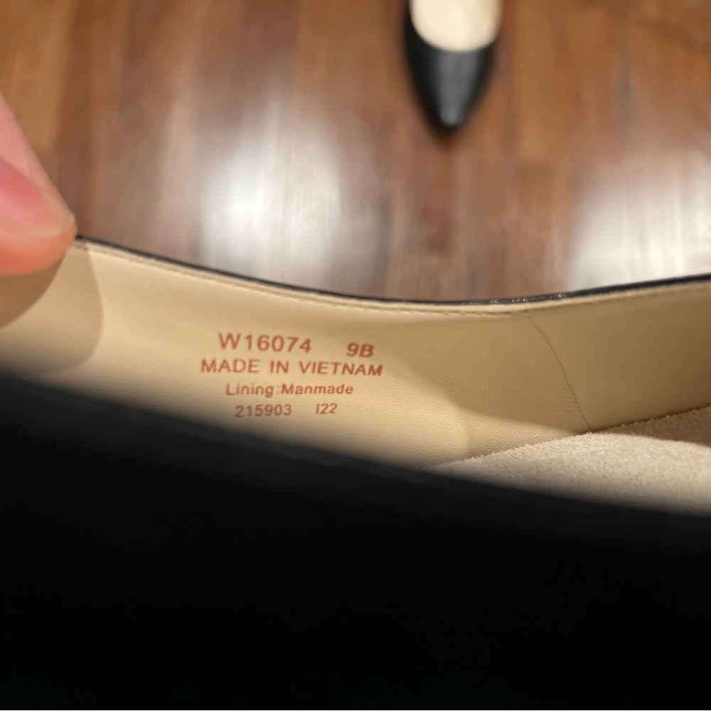 COLE HAAN Women's Go-To Block Heel Pumps - Picture 10 of 10